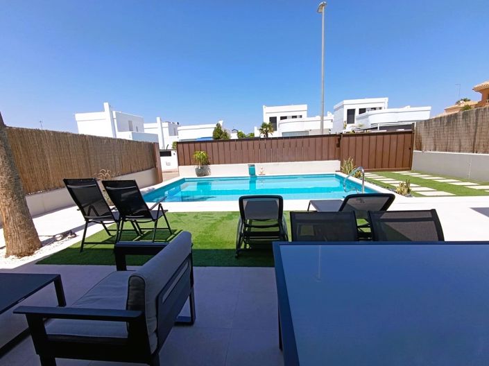 Image No.12-3 Bed Villa for sale