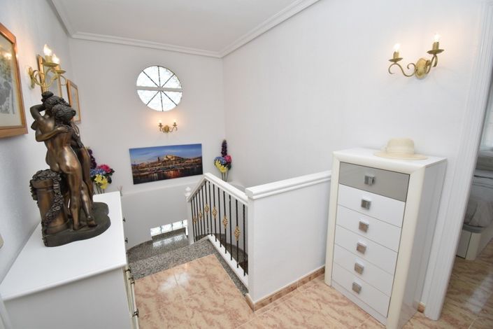 Image No.12-3 Bed Townhouse for sale