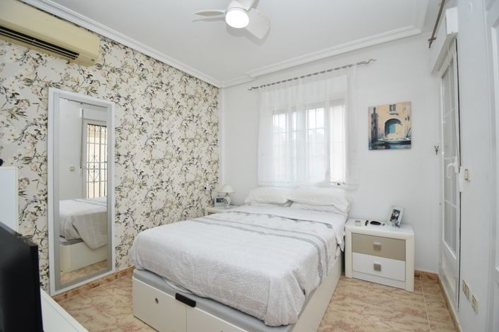 Image No.13-3 Bed Townhouse for sale