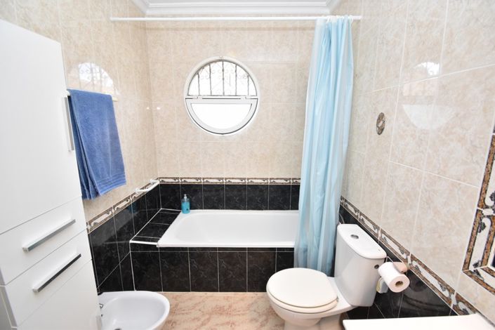 Image No.17-3 Bed Townhouse for sale