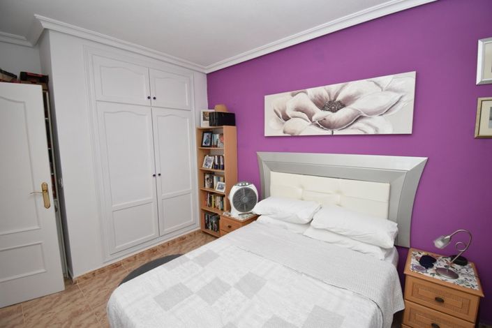 Image No.19-3 Bed Townhouse for sale