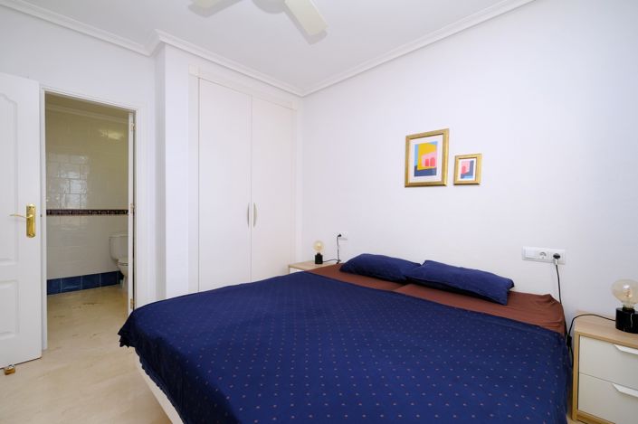 Image No.10-2 Bed Property for sale