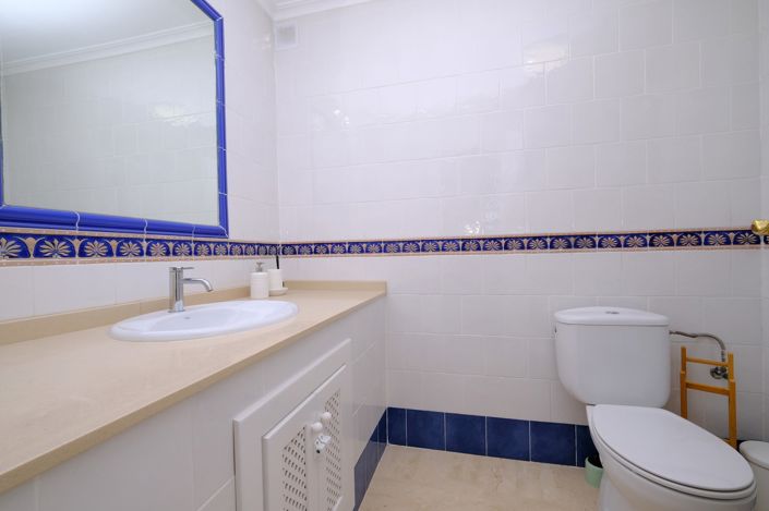 Image No.11-2 Bed Property for sale