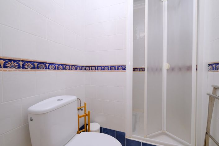 Image No.12-2 Bed Property for sale