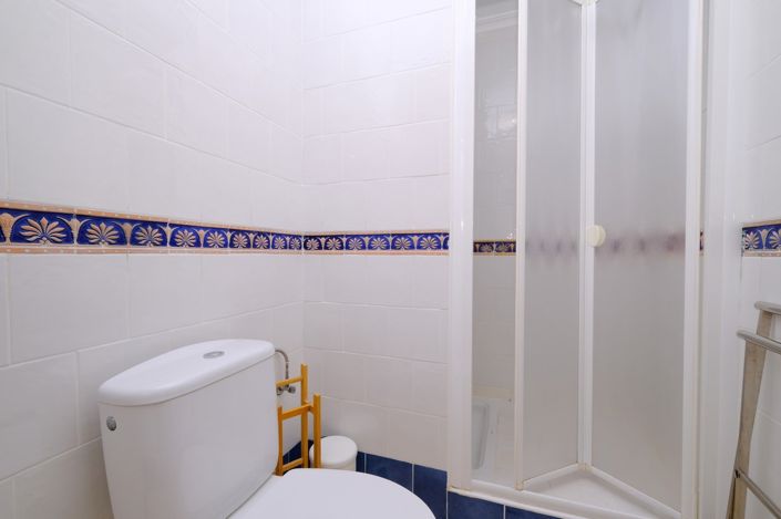 Image No.12-2 Bed Property for sale