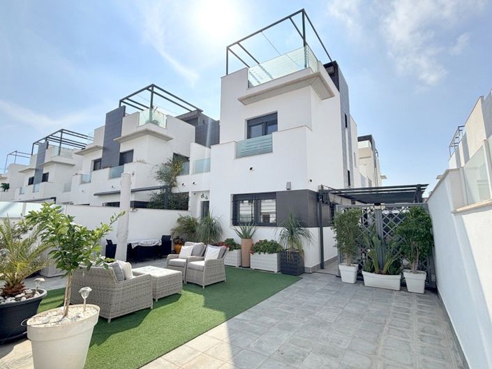 Image No.1-3 Bed Townhouse for sale