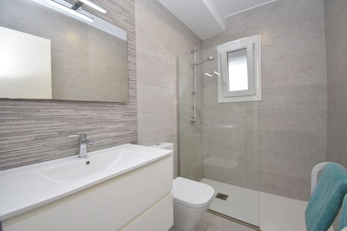 Image No.13-3 Bed Townhouse for sale