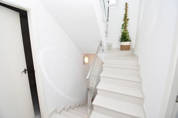 Image No.14-3 Bed Townhouse for sale