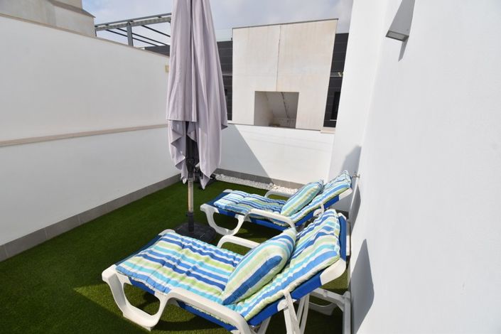 Image No.17-3 Bed Townhouse for sale