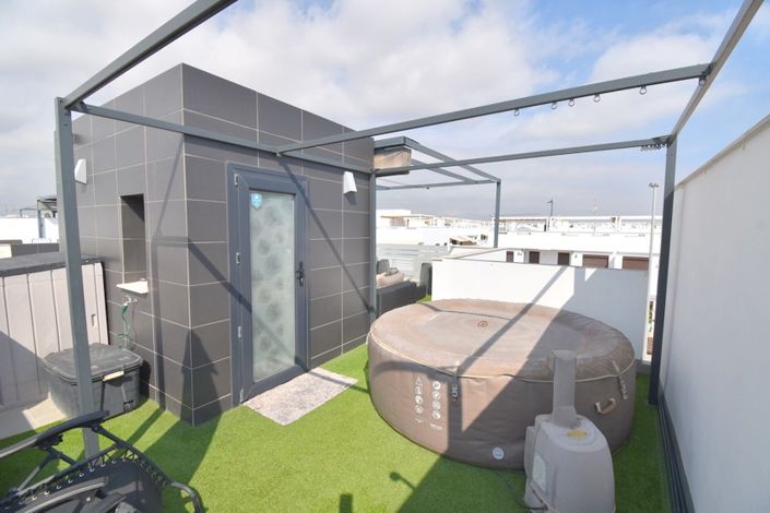 Image No.25-3 Bed Townhouse for sale