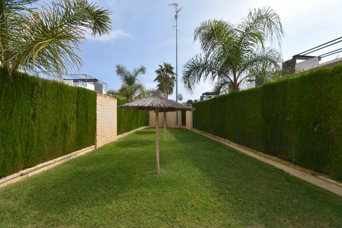 Image No.26-3 Bed Townhouse for sale