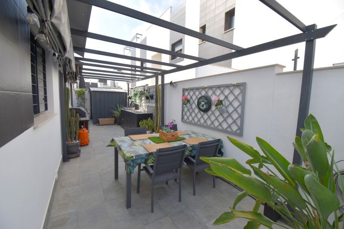 Image No.28-3 Bed Townhouse for sale