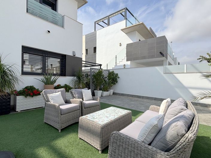 Image No.29-3 Bed Townhouse for sale