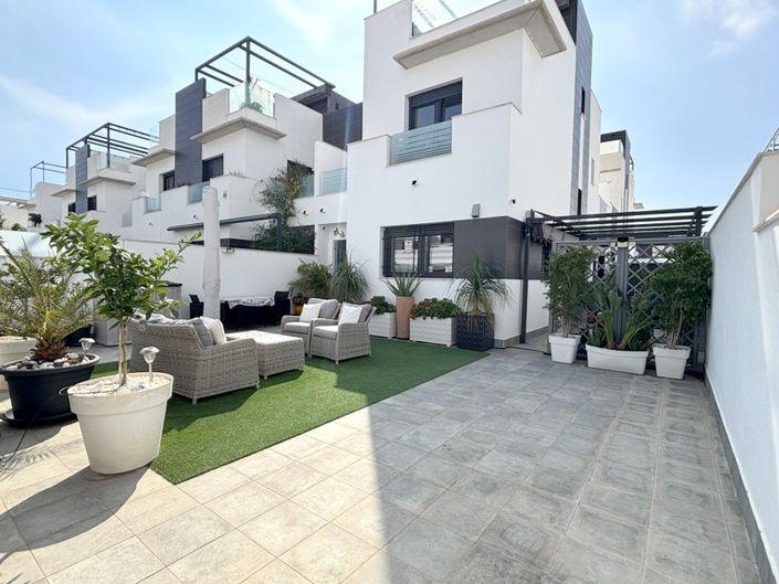 Image No.30-3 Bed Townhouse for sale