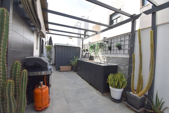 Image No.32-3 Bed Townhouse for sale