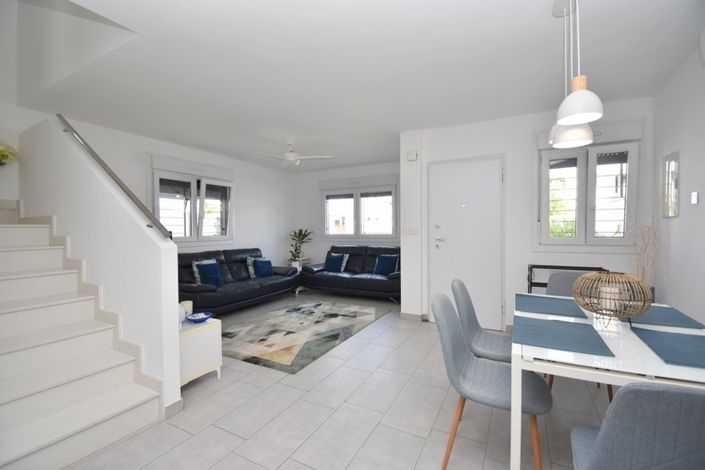 Image No.4-3 Bed Townhouse for sale