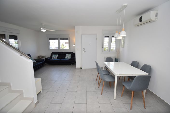 Image No.8-3 Bed Townhouse for sale