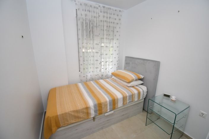 Image No.10-2 Bed Property for sale