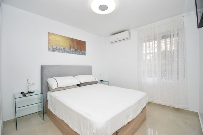 Image No.7-2 Bed Property for sale