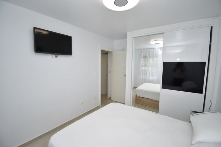 Image No.8-2 Bed Property for sale