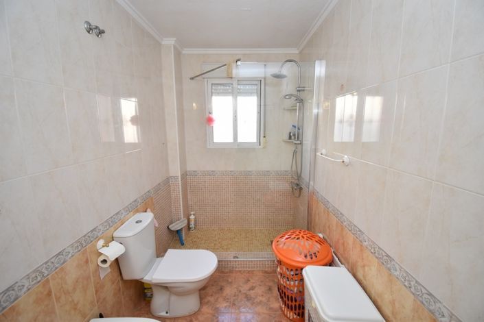 Image No.15-2 Bed Townhouse for sale