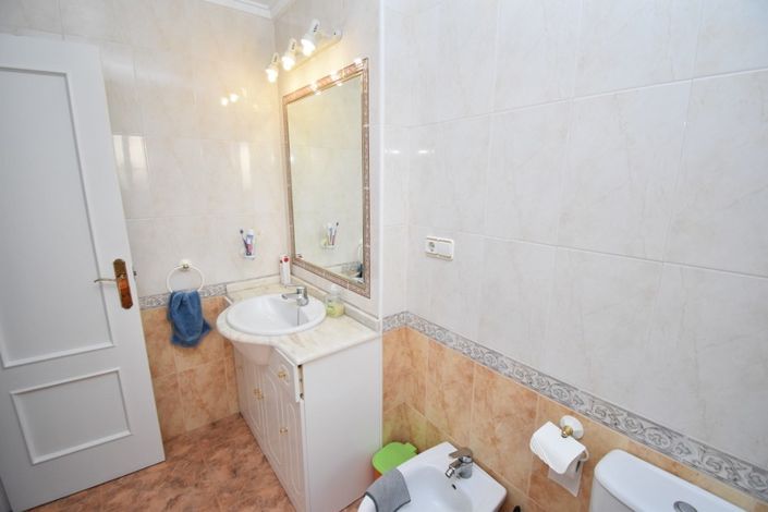 Image No.16-2 Bed Townhouse for sale