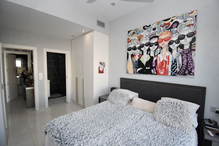 Image No.12-4 Bed Villa for sale