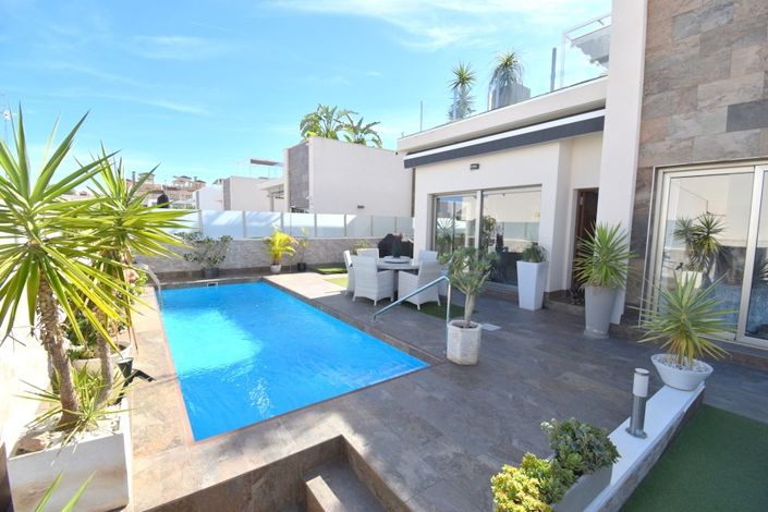 Image No.2-4 Bed Villa for sale