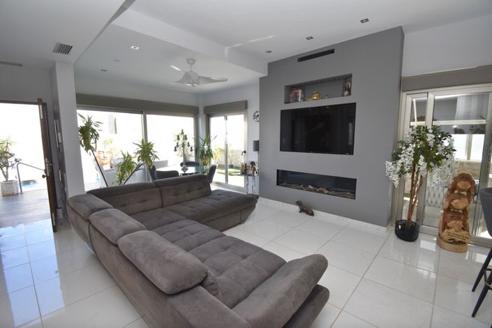 Image No.4-4 Bed Villa for sale