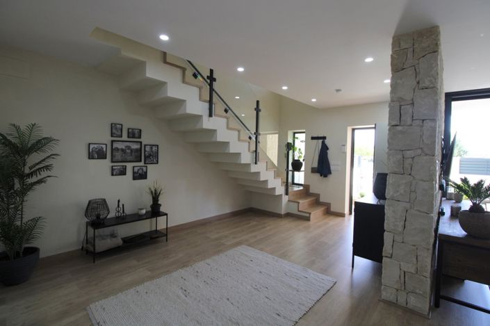 Image No.10-3 Bed Townhouse for sale