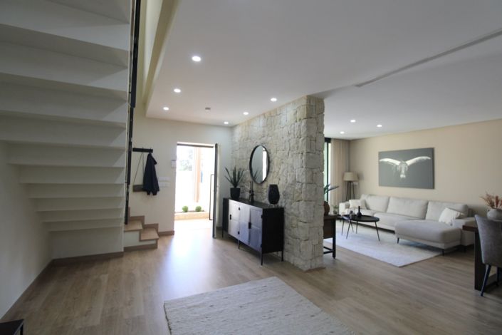 Image No.11-3 Bed Townhouse for sale