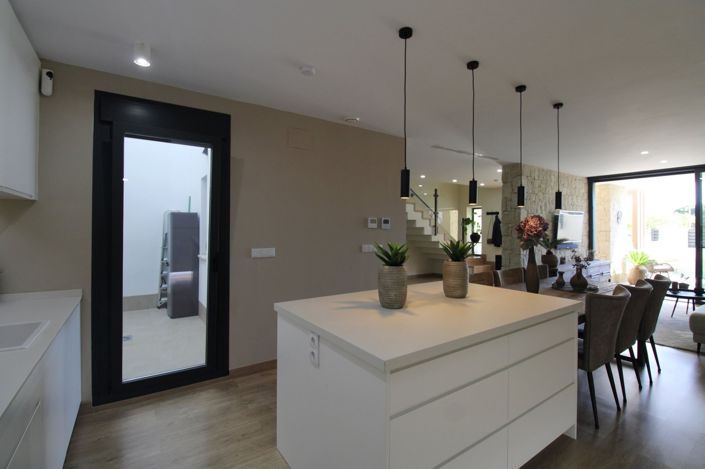 Image No.15-3 Bed Townhouse for sale