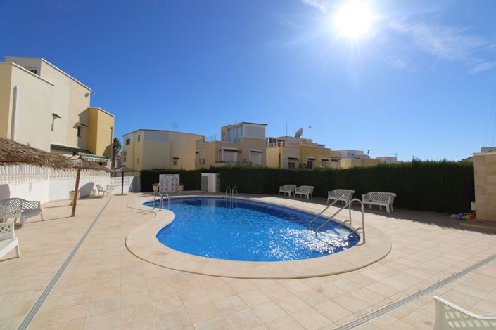 Image No.2-3 Bed Villa for sale