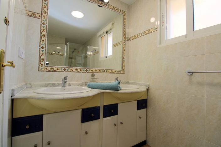 Image No.18-3 Bed Villa for sale