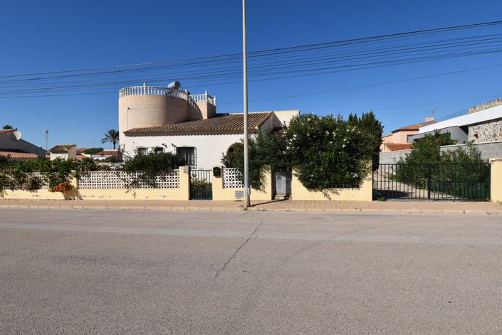 Image No.2-4 Bed Villa for sale