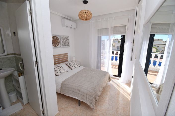 Image No.13-3 Bed Townhouse for sale