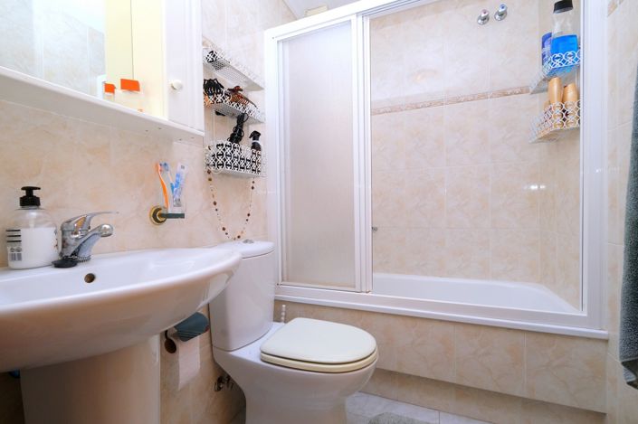 Image No.11-1 Bed Property for sale