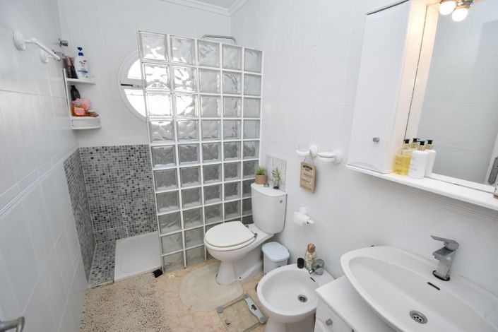 Image No.12-2 Bed Townhouse for sale