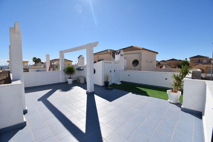 Image No.20-2 Bed Townhouse for sale