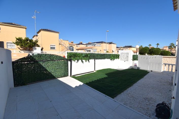 Image No.23-2 Bed Townhouse for sale