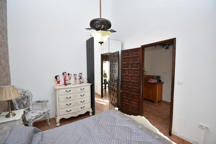 Image No.14-5 Bed Villa for sale