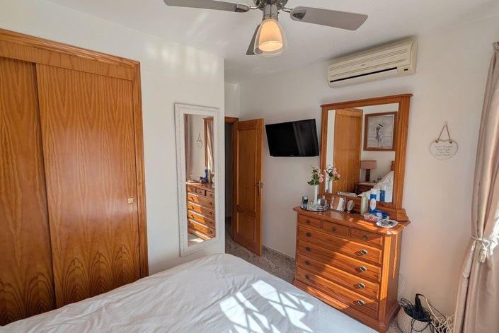 Image No.11-2 Bed Townhouse for sale