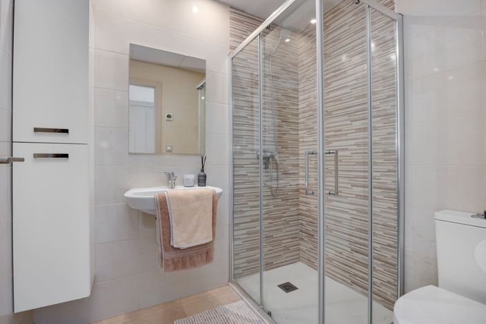 Image No.16-2 Bed Property for sale