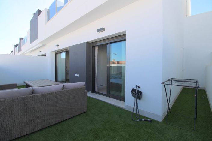 Image No.16-3 Bed Townhouse for sale
