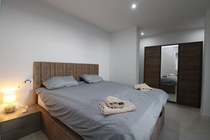 Image No.21-3 Bed Property for sale