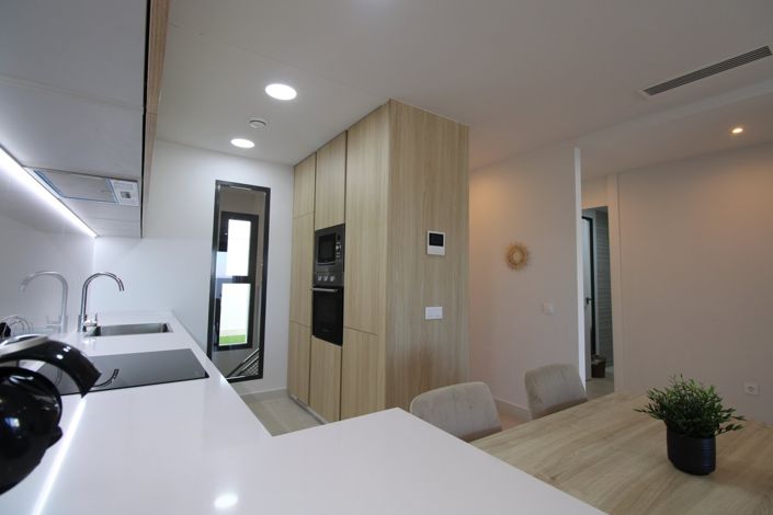 Image No.8-3 Bed Property for sale