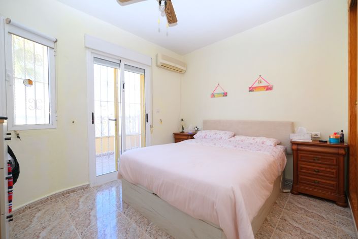 Image No.11-3 Bed Townhouse for sale