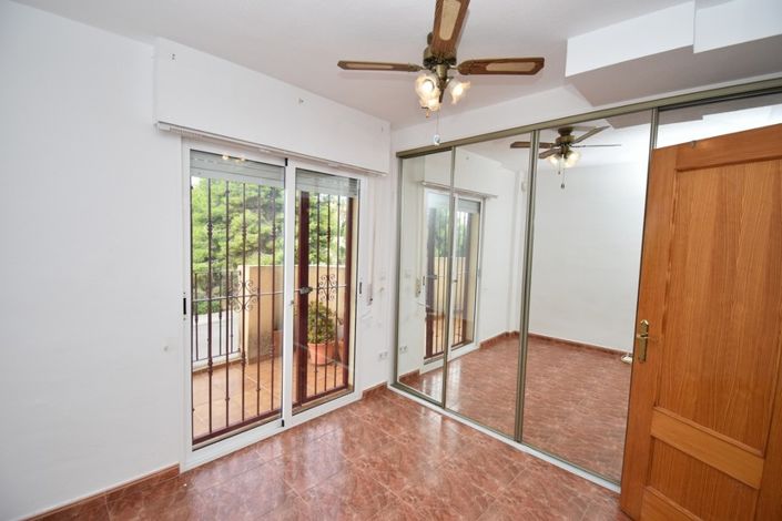 Image No.10-3 Bed Townhouse for sale