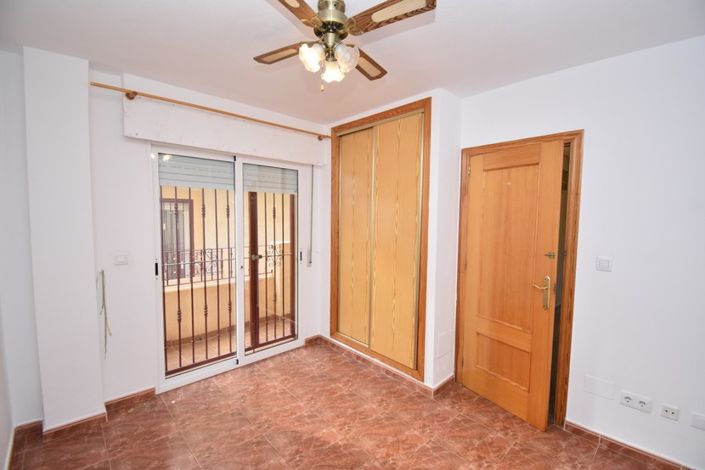 Image No.8-3 Bed Townhouse for sale