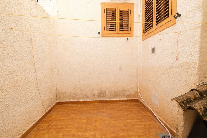 Image No.15-3 Bed Townhouse for sale